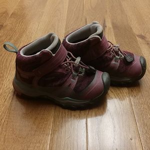 Plum Keen hiking boots size toddler 9